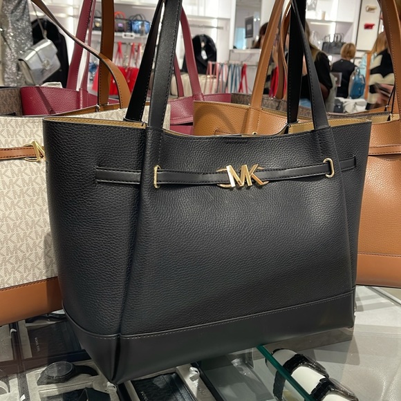 MICHAEL KORS
Reed Large Logo Belted Shoulder Tote Bag
Black 
NWT - Picture 2 of 16